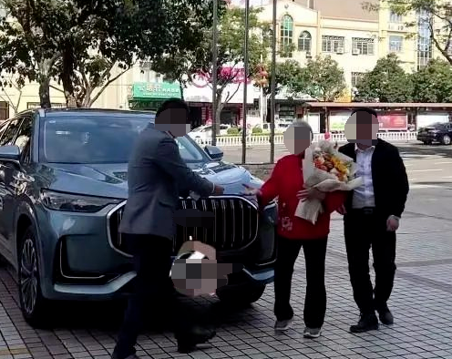 泼天的流量，李斌接住了